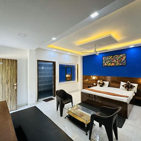 Golden Bed And Breakfast- High Quality Rooms In South Ex-1 D Block 뉴델리 외부 사진