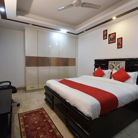Golden Bed And Breakfast- High Quality Rooms In South Ex-1 D Block 뉴델리 외부 사진