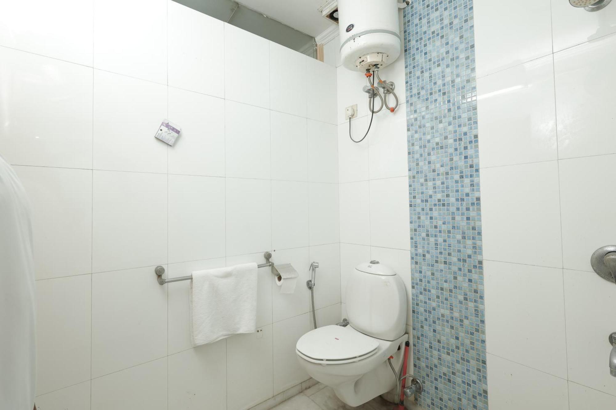 Golden Bed And Breakfast- High Quality Rooms In South Ex-1 D Block 뉴델리 외부 사진