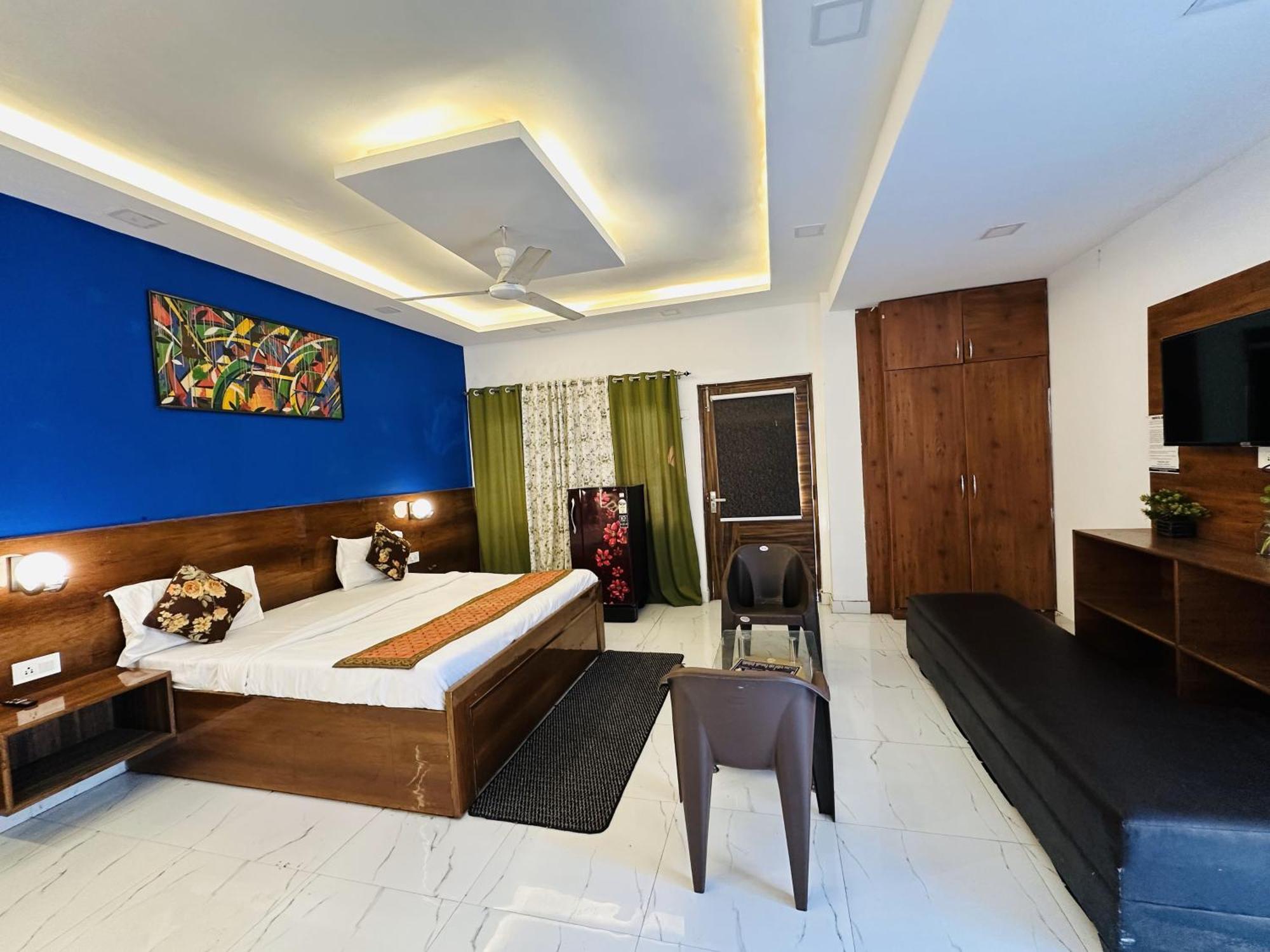 Golden Bed And Breakfast- High Quality Rooms In South Ex-1 D Block 뉴델리 외부 사진