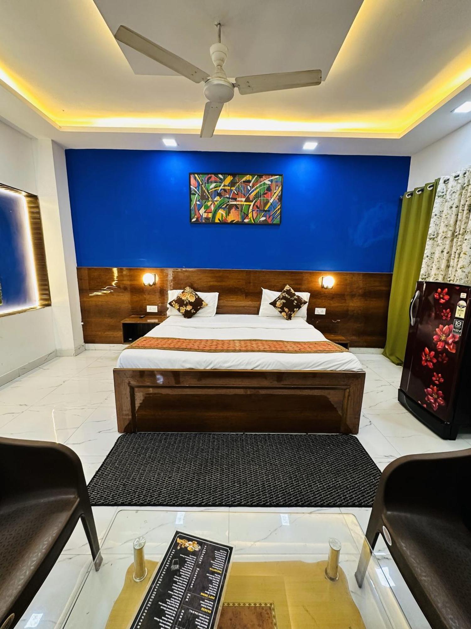 Golden Bed And Breakfast- High Quality Rooms In South Ex-1 D Block 뉴델리 외부 사진